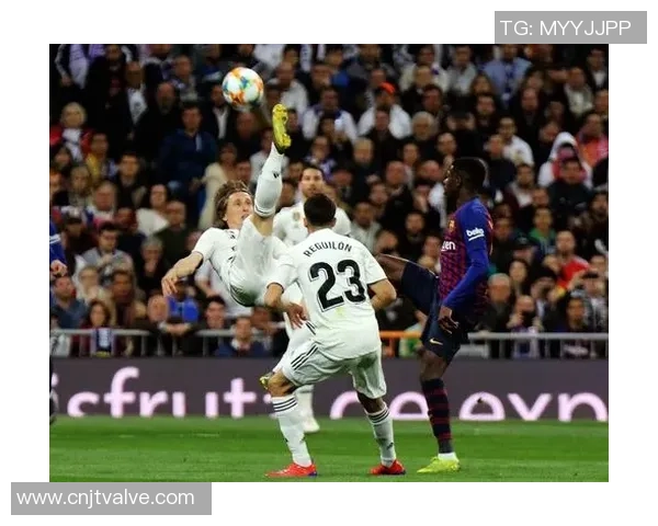 西班牙马德里足球明星的辉煌历程与未来展望解析